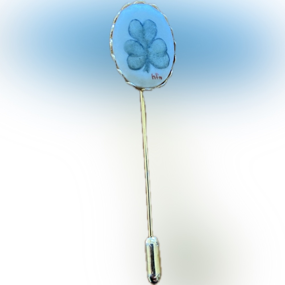 VNTG 4 leaf clover pin Shamrock